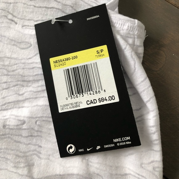 Women Nike top with tag - Picture 2 of 5